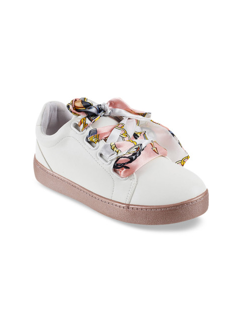 

Metro Women White Solid Sneakers With Printed Laces