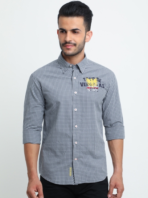 

Flyrs Club Men Grey & White Slim Fit Checked Casual Shirt
