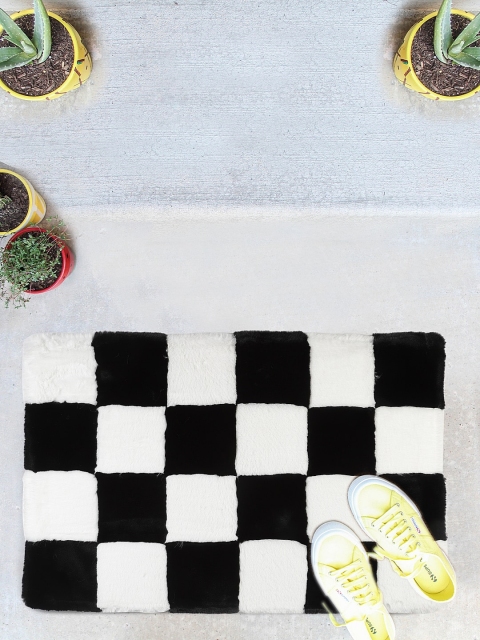 

Cortina White & Black Checked Anti-Skid Doormat
