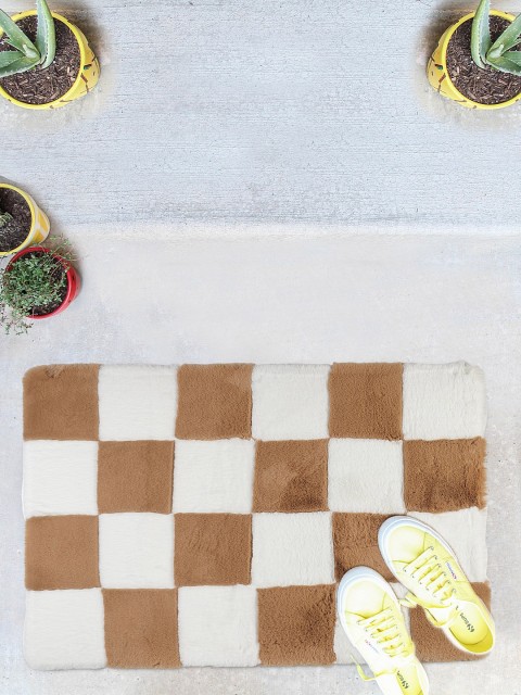 

Cortina White & Brown Checked Anti-Skid Doormat