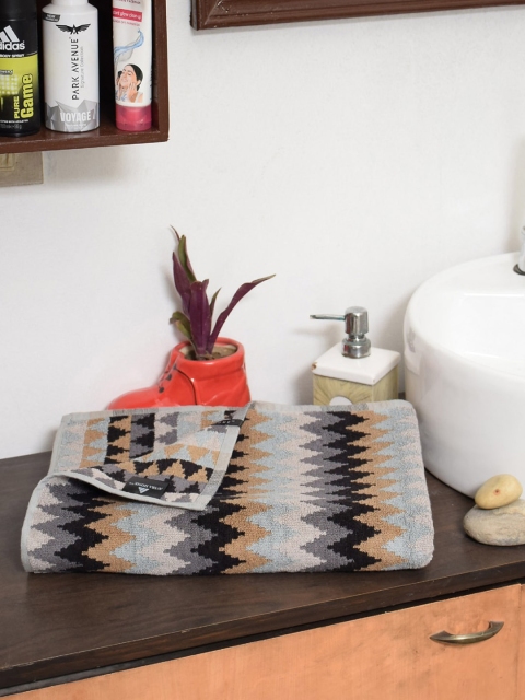 

AVI Living Unisex Grey & Brown Ikat Printed 580 GSM Bath Towel