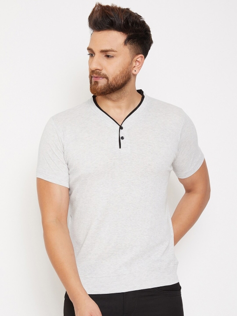 

wesquare Men Light Grey Solid Henley Neck T-shirt