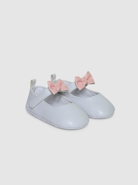 

Chicco Infant Girls White & Pink Solid Bow Ballerina Booties