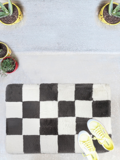

Cortina White & Grey Checked Anti-Skid Doormat