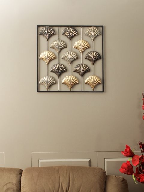 

Living Essence Black & Gold-Toned Areva Metal Showpiece