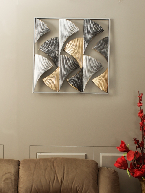

Living Essence Grey & Gold-Toned Areva Metal Showpiece
