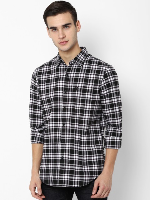 

AMERICAN EAGLE OUTFITTERS Men Black & White Regular Fit Checked Casual Shirt