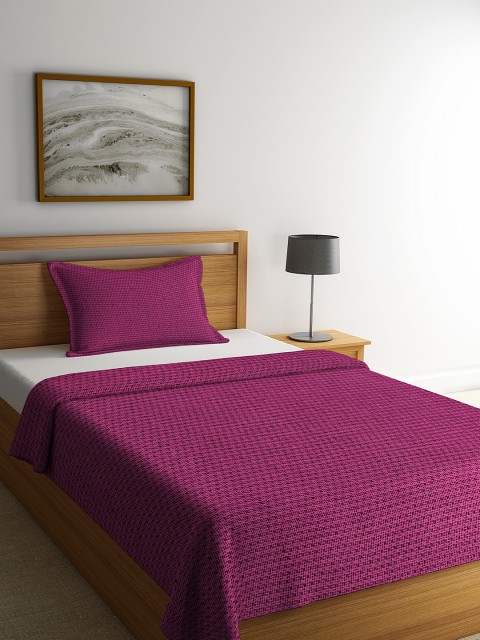 

KLOTTHE Magenta & Black Woven Design Single Bed Cover With Pillow Cover