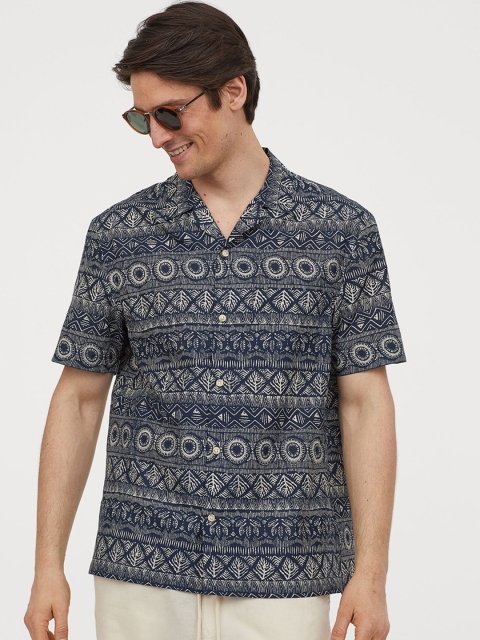 

H&M Men Blue & White Patterned Resort Shirt