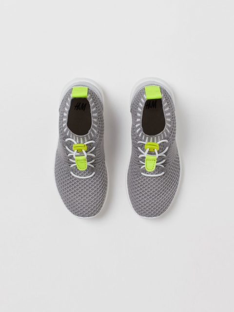 

H&M Boys Grey Solid Fully-Fashioned Trainers