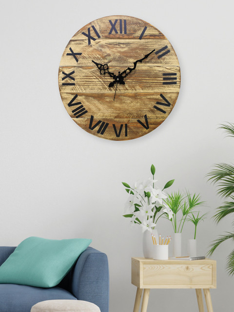 

Aura Brown Round Solid Analogue Wall Clock