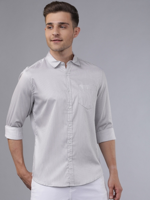 

HIGHLANDER Men Grey & White Slim Fit Striped Casual Shirt