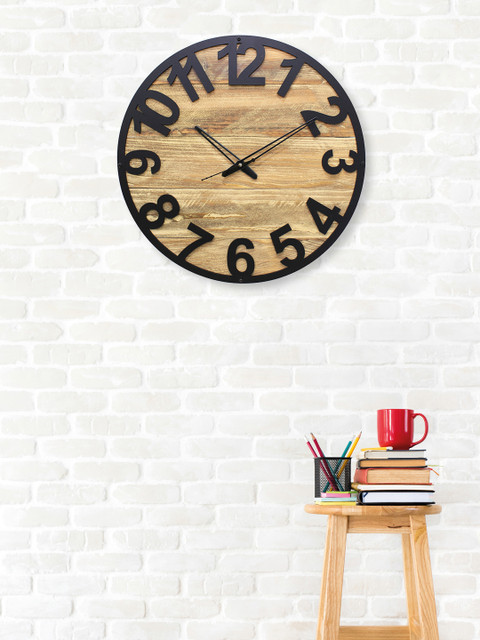 

Aura Brown Round Solid Analogue Wall Clock