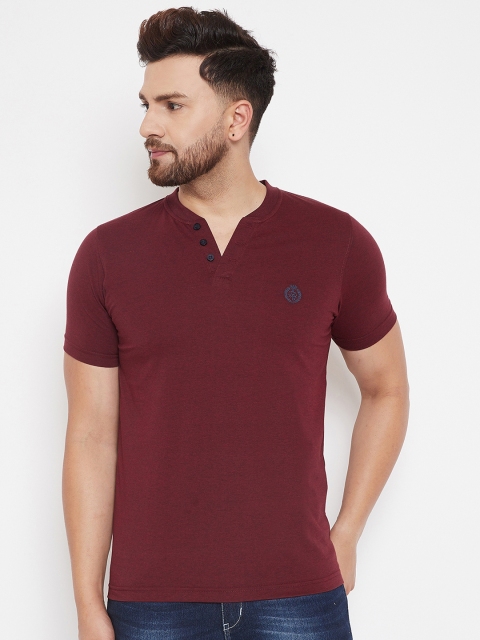 

Adobe Men Maroon Solid Mandarin Collar T-shirt