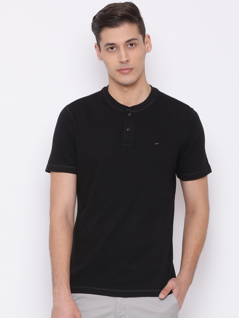 

Richlook Men Black Solid Henley Neck T-shirt