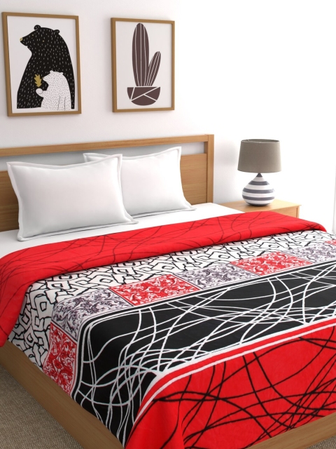 

A Homes Grace Red & White Geometric AC Room 233 GSM Double Bed Blanket