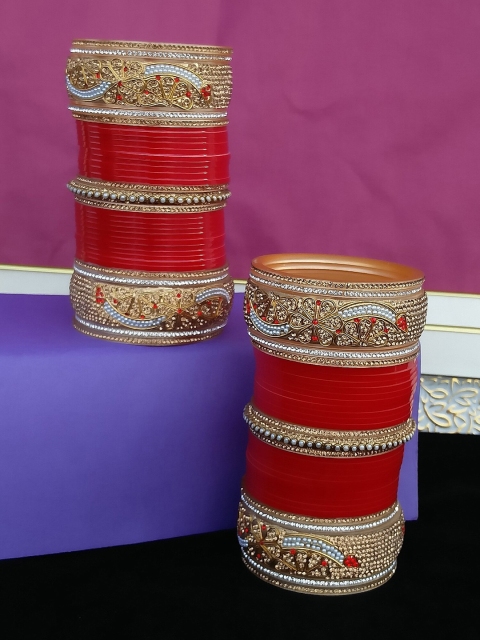 

LUCKY JEWELLERY Set Of 2 Red & Gold-Toned Punjabi Chura Bridal Wedding Bangles