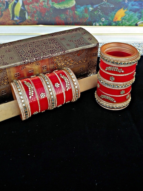 

LUCKY JEWELLERY Set Of 2 Red & Gold-Toned Punjabi Chura Bridal Wedding Bangles