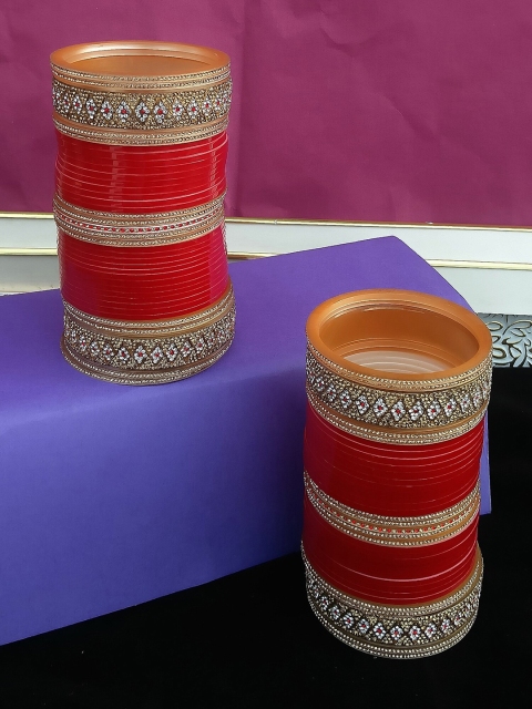 

LUCKY JEWELLERY Set Of 2 Red & Gold-Toned Punjabi Chura Bridal Wedding Bangles