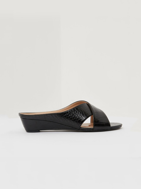 

shoexpress Women Black Animal Textured Heels