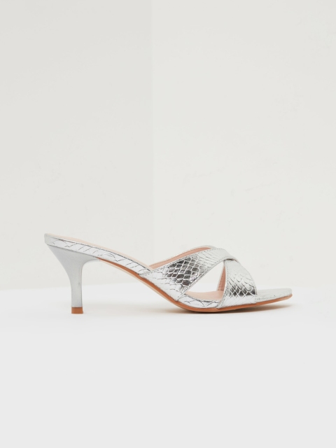 

shoexpress Women Silver Textured Kitten Heels