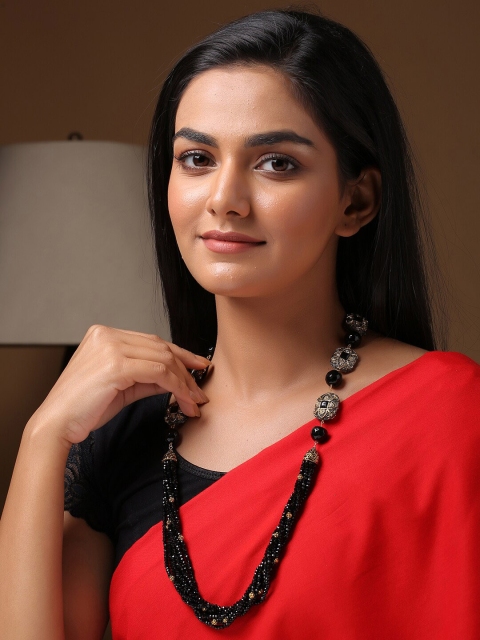 

Shoshaa Gold-Plated Brass Onyx Studded Necklace