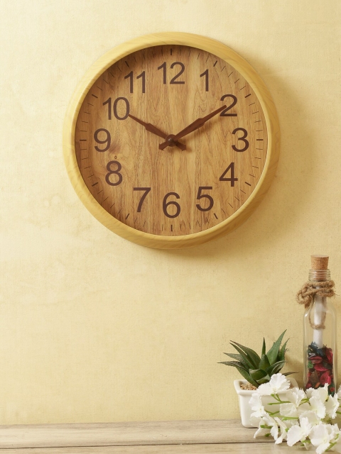 

House Of Accessories Camel Brown Round Solid 30 x 30 cm Analogue Wall Clock