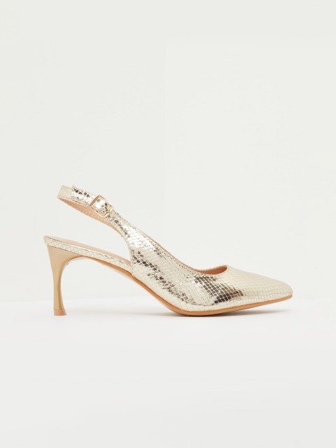 

shoexpress Women Gold-Toned Textured Pumps