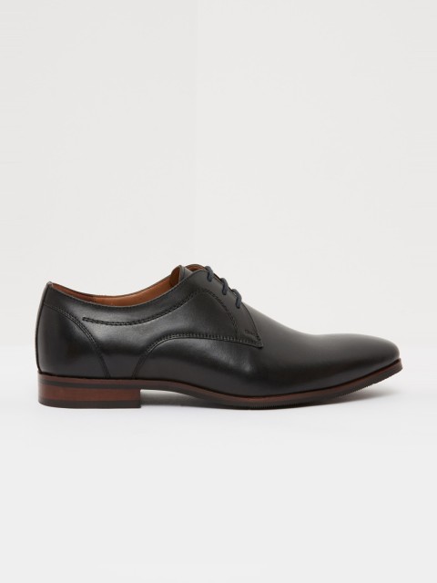 

shoexpress Men Black Solid Formal Derbys