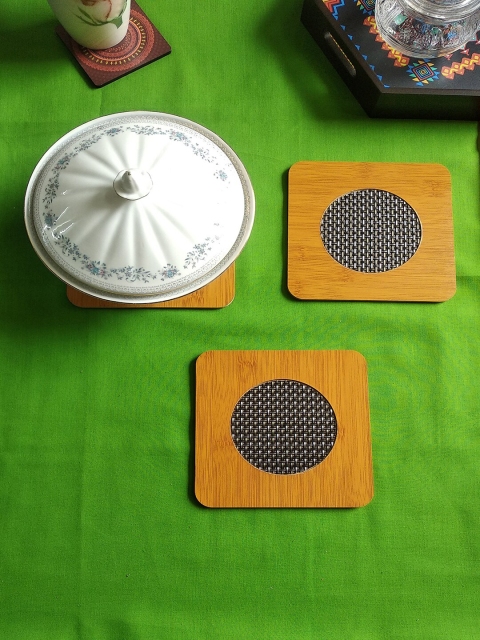 

CRAYTON Set of 2 Tan Brown & Grey Mesh Patterned Round Bamboo Coasters