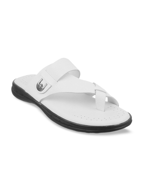 

Metro Men White Solid Comfort Sandals