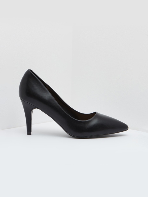 shoexpress Women Black Solid Pumps