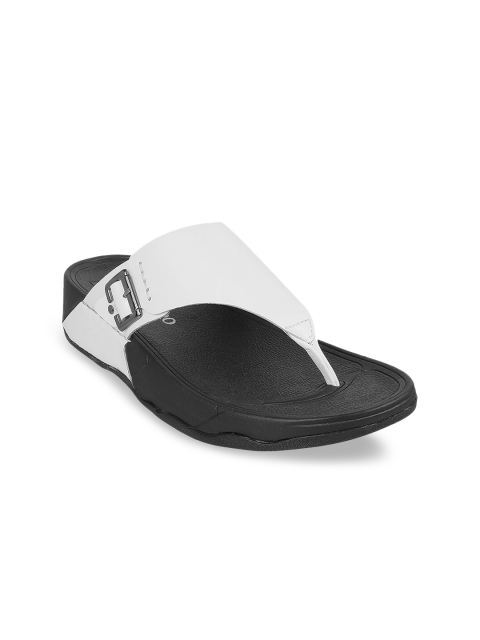 

Metro Men White Solid Comfort Sandals