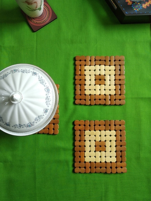 

CRAYTON Set Of 2 Brown & Beige Square Shaped Puzzle Bamboo Trivet