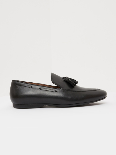 

shoexpress Men Black Solid Formal Loafers With Tassels