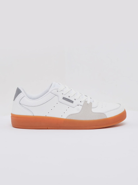 

shoexpress Men White & Orange Non-Marking Shoes