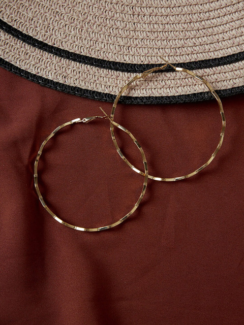 

ZeroKaata Gold Zig Zag Circular Hoop Earrings