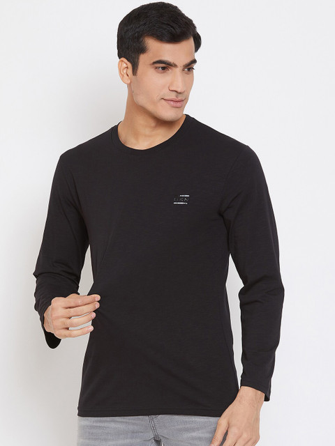 

Okane Men Black Solid Round Neck T-shirt