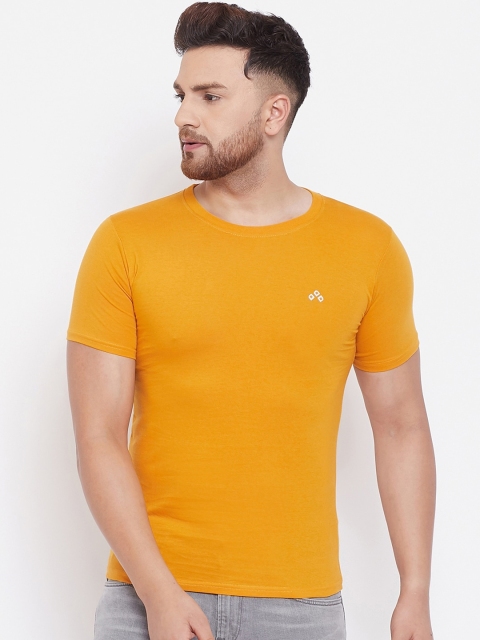 

ALIZA Men Mustard Yellow Solid Round Neck T-shirt