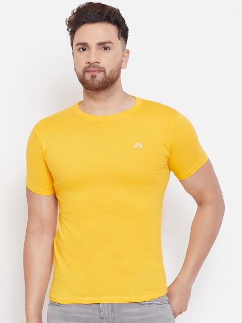 

ALIZA Men Yellow Solid Round Neck T-shirt