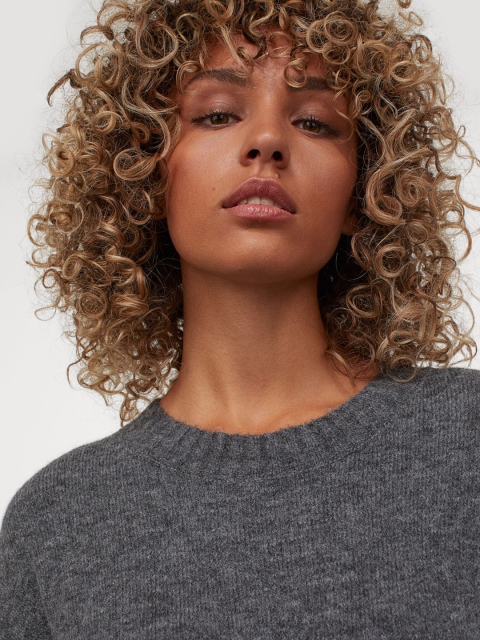 

H&M Women Grey Solid Knitted Jumper