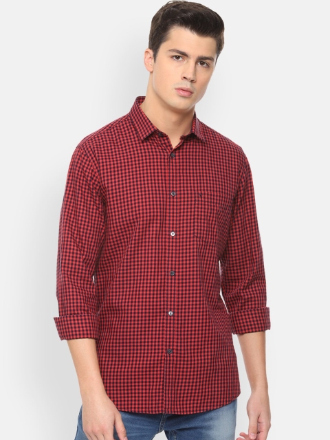 

Van Heusen Sport Men Red & Black Slim Fit Checked Casual Shirt