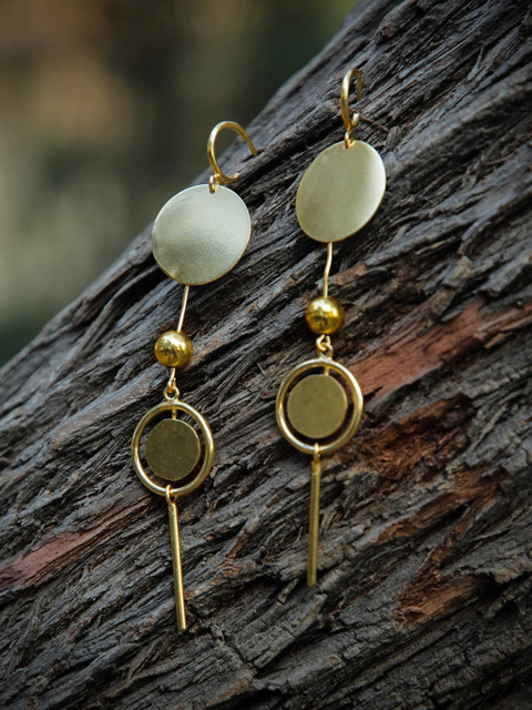 

ZeroKaata Gold-Plated Contemporary Drop Earrings