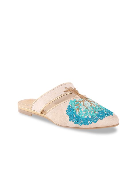 

Siendo Desi Women Beige Woven Design Mules