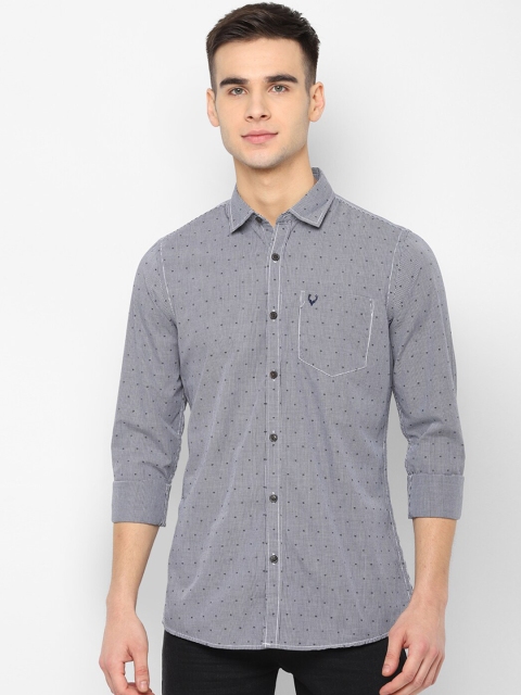 

Solly Jeans Co. Men Black & White Regular Fit Printed Casual Shirt