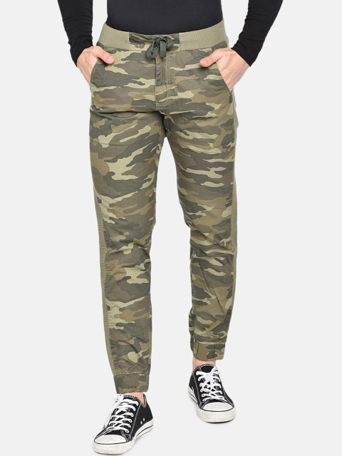 

beevee Men Olive Green Camouflage Printed Straight-Fit Joggers