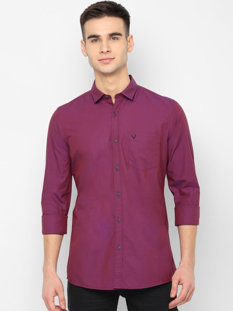 

Solly Jeans Co. Men Magenta Regular Fit Solid Casual Shirt