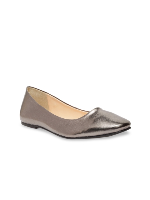 

Woomenia Women Grey Solid Ballerinas