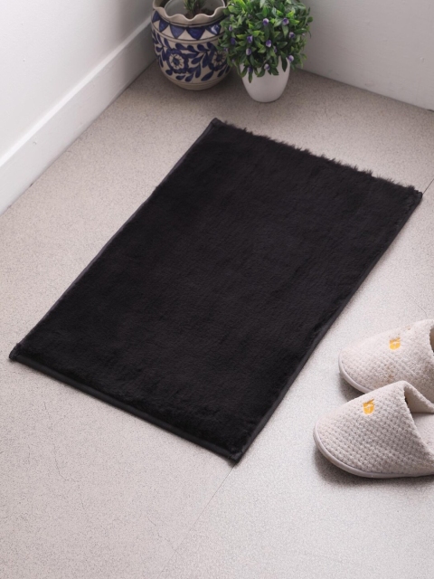 

Flooring India Black Solid Ruffle Anti-Skid Doormat