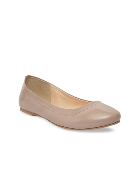 

Woomenia Women Beige Solid Ballerinas